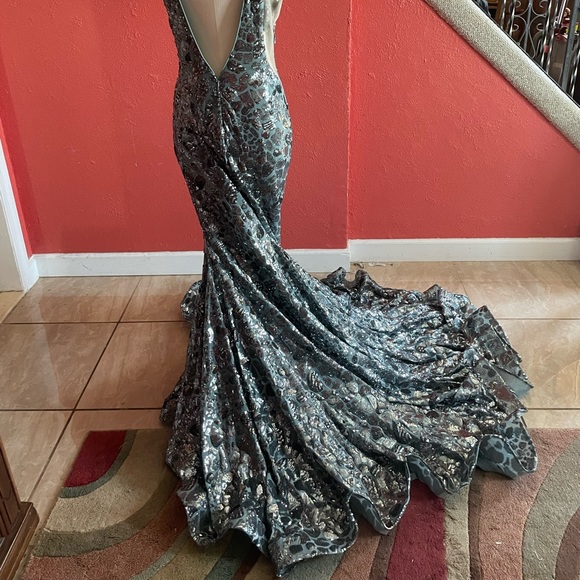 Jovani teal gown with train - Picture 3 of 12